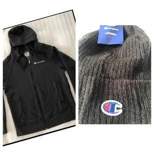 Champion Heavy Hoodie & Beanie Combination. Like new. Size Small.